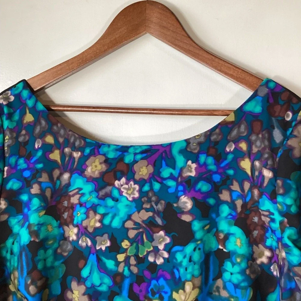 Danillo Boutique Shift Dress Size 1X Blue & Black Floral Design - Picture 4 of 10